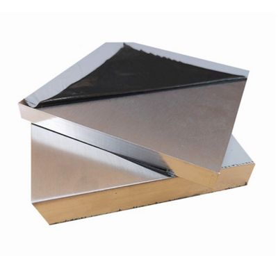 Изолированные покрытые алюминиевые рифленые настилая крышу листы обшивают панелями 1060 1mm 3mm 5mm 10mm 3004 3005