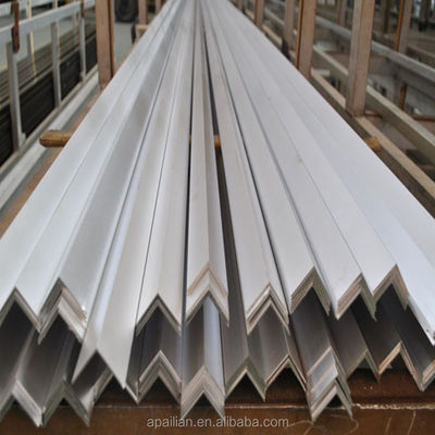 6061-T6 7075 Extruded Aluminium Angle Bar Dengan Dekoratif Struktural Lubang