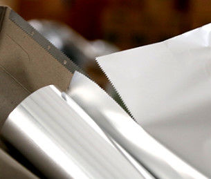 Tidak Berbau Food Grade Aluminium Foil Roll Pemanjangan Tinggi Untuk Katering Luar
